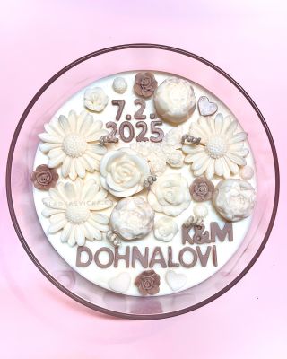 Hodně štěstí novomanželům 💍🤍 #svicky #sojovesvicky #svatba #darek #novomanzele #personalizovanydarek #ceskatvorba...