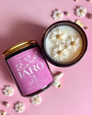 Svíčky v hnědém skle v nádobě 220 ml zdobené jemnými kopretinami se zlatem 🌸✨ #jaro #velikonoce #svicky #sojovesvicky...